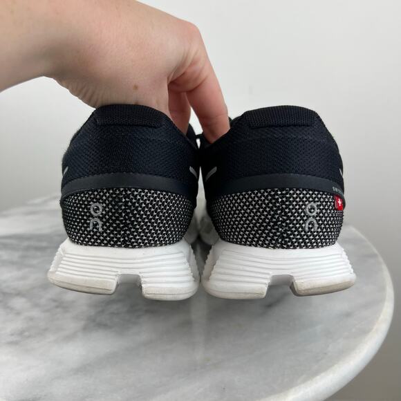 Women On Cloud 5 Athletic Casual Running Sneakers Black White (Sz 7.5) - Picture 6 of 9